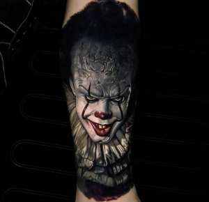 Nikko Hurtado's Pennywise IT Tattoo will give you NIGHTMARES!